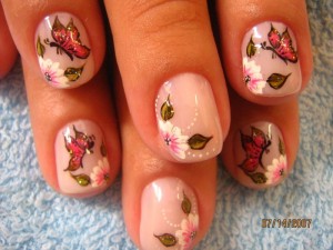 Unhas Decoradas com Borboletas