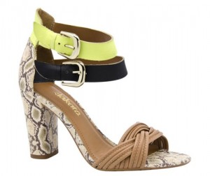 Sandálias com Salto Quadrado