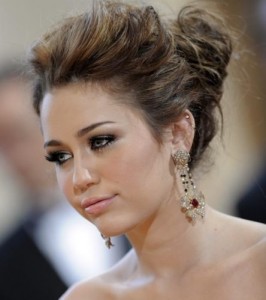 Penteados com Coque Moderno