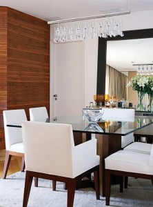 Sala de jantar pequena decorada