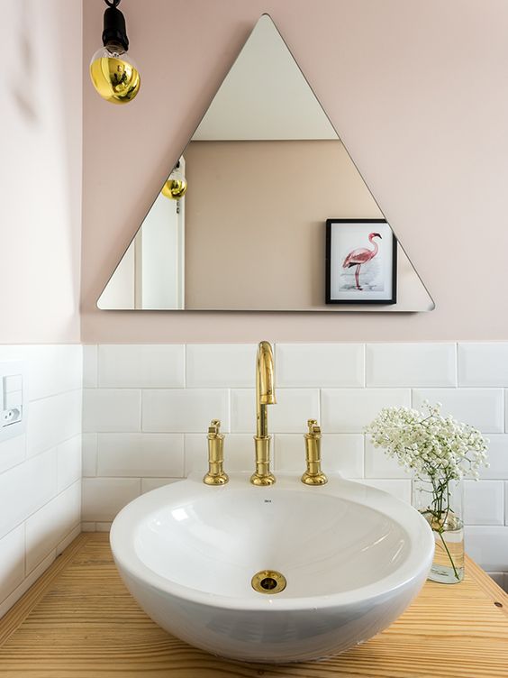 espelho triangular para banheiros