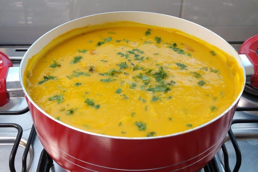 Caldo de abóbora com calabresa